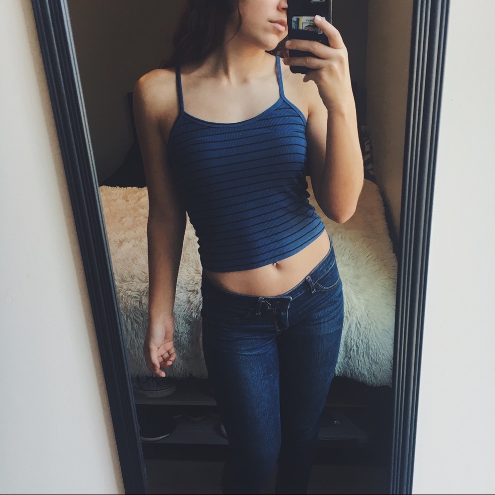 ((SOLD)) TILLYS STRIPED CROP TOP